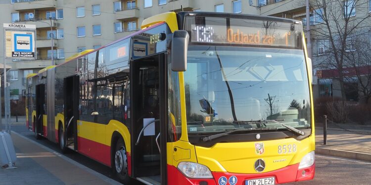 10-latek uciekł z domu po kłótni z mamą! Nocna podróż autobusami po całym mieście