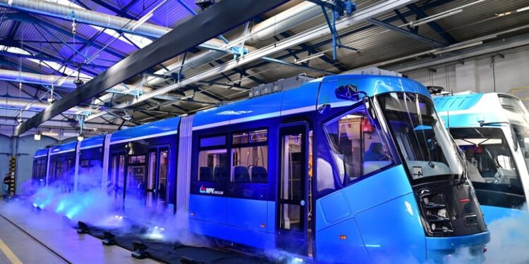 Wrocław odświeża flotę! Kultowe tramwaje Skoda 19T wracają na tory w nowym wydaniu