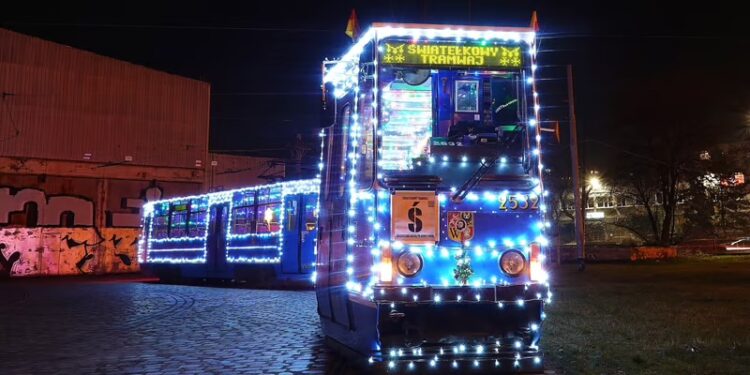 Magiczny „Światełkowy Tramwaj” wraca na tory. Zobacz, kiedy możesz nim pojechać