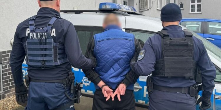 Zaskakujący finał sklepowej awantury w Miliczu. 24-latek zatrzymany po ucieczce z łupem