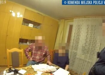 Telefon od „policjanta” i reklamówka z gotówką. Seniorzy z Wrocławia o krok od utraty 51 tysięcy złotych