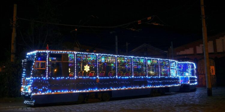 Pół kilometra świateł na torach. Świąteczny tramwaj znów rozświetli Wrocław