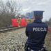 Tragedia na przejeździe kolejowym. Pociąg Intercity staranował samochód, dwie osoby zginęły