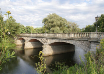 Jedyny taki zabytek w mieście zagrożony. Most Oławski szykowany do kapitalnego remontu