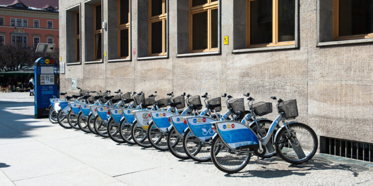 Znakomity sezon miejskich rowerów we Wrocławiu. Miliony przejazdów i dynamiczny rozwój systemów w Polsce