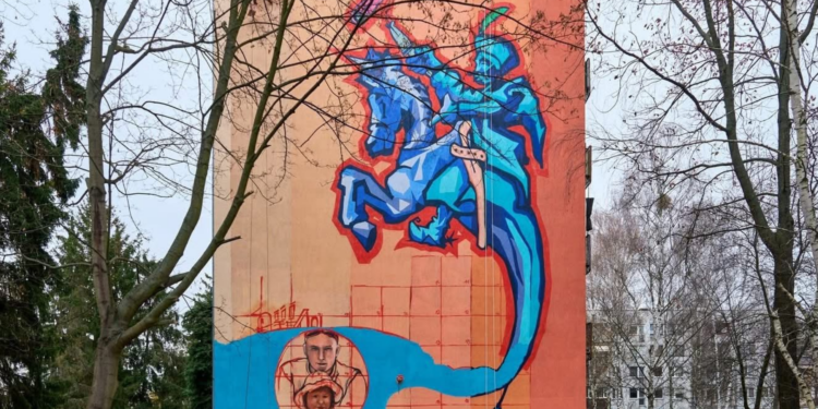 Król na murze i mieszkańcy w tle. Nowy mural na mapie Wrocławia