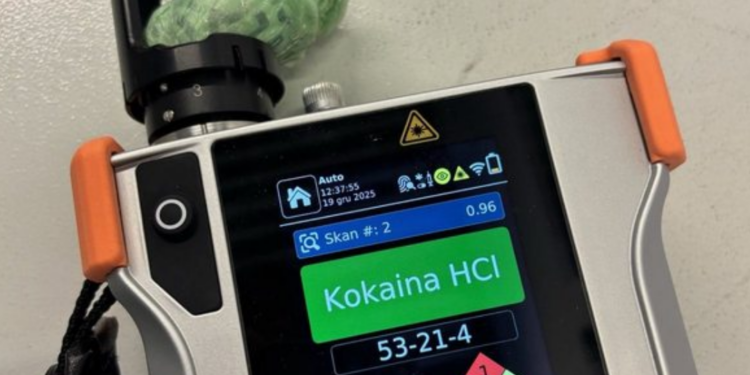 Chciał spędzić święta w Polsce, wylądował w rękach policji. Zatrzymanie na lotnisku we Wrocławiu