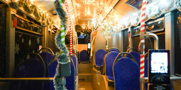 Świąteczne pojazdy MPK rozświetlają Wrocław