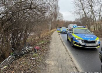 Szokujące zdarzenie w Bogatyni. Pijany kierowca najpierw odwiózł dziecko do szkoły, potem potrącił rowerzystkę