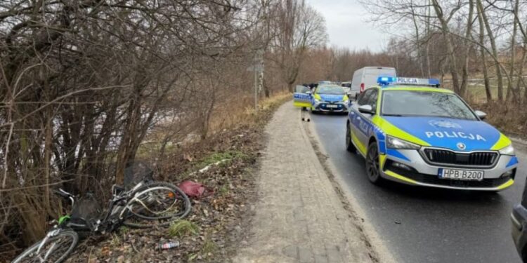 Szokujące zdarzenie w Bogatyni. Pijany kierowca najpierw odwiózł dziecko do szkoły, potem potrącił rowerzystkę