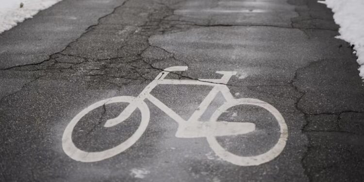 Rowerowa arteria na Oporowie do przebudowy. Remont rusza niebawem