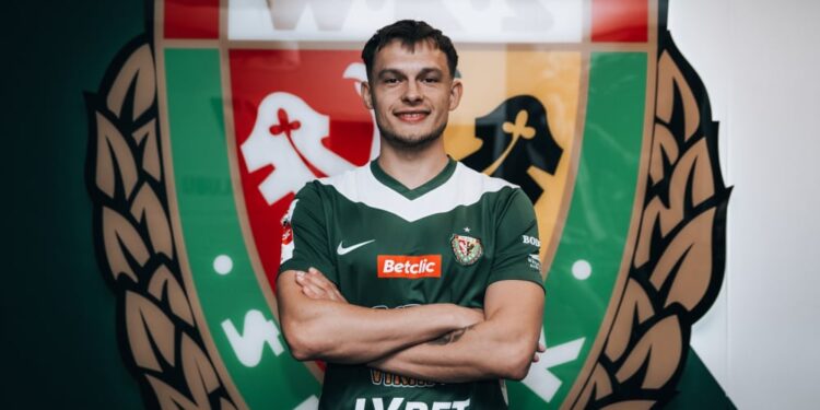 Legnica i Wrocław na transferowej mapie Dolnego Śląska. Nowi piłkarze w Miedzi i Śląsku