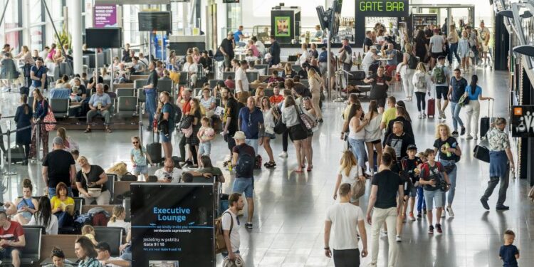 Ponad 400 tysięcy pasażerów z Wrocławia. Które osiedla najczęściej latają z wrocławskiego lotniska