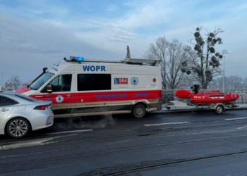 Nieodpowiedzialni na lodzie! Interwencja ratowników WOPR we Wrocławiu