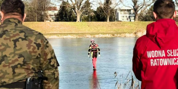 Sekundy grozy nad rzeką. Weszła na lód, potem do wody – dramatyczna akcja ratunkowa we Wrocławiu