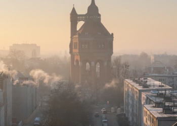 Alarm smogowy we Wrocławiu! Jakość powietrza spada – mieszkańcy otrzymali pilne zalecenia