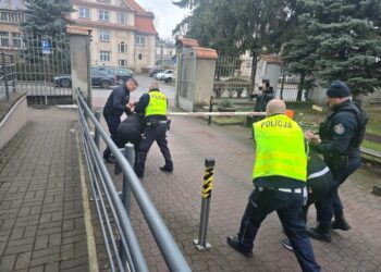 Próba porwania w powiecie oleśnickim. Sprawcy zatrzymani w Kłodzku przy granicy