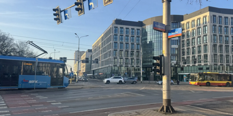 Na ul. Suchej we Wrocławiu ma powstać nowoczesny węzeł przesiadkowy oraz nowa trasa tramwajowa w centrum miasta. Do przygotowania projektu zgłosili się zainteresowani wykonawcy.